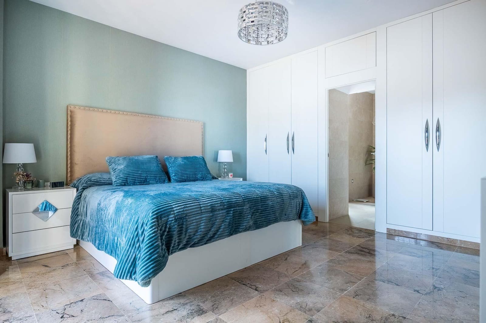 5 bedroom Villa for sale in Montequinto with pool - € 995,000 (Ref: 9778246)