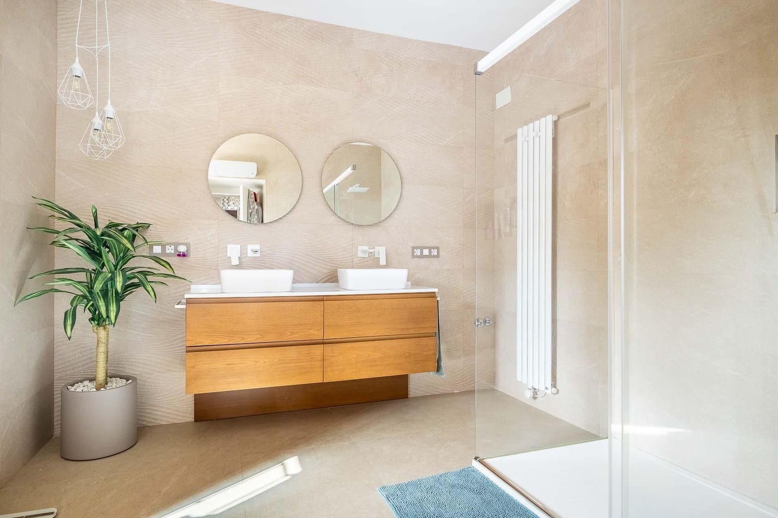 5 bedroom Villa for sale in Montequinto with pool - € 995,000 (Ref: 9778246)