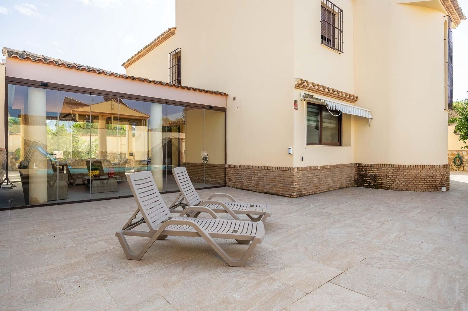 5 bedroom Villa for sale in Montequinto with pool - € 995,000 (Ref: 9778246)