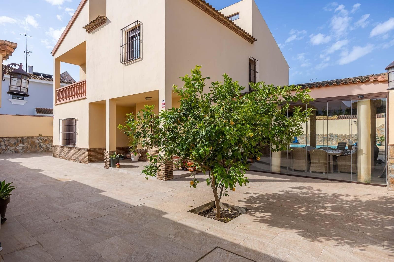 5 bedroom Villa for sale in Montequinto with pool - € 995,000 (Ref: 9778246)