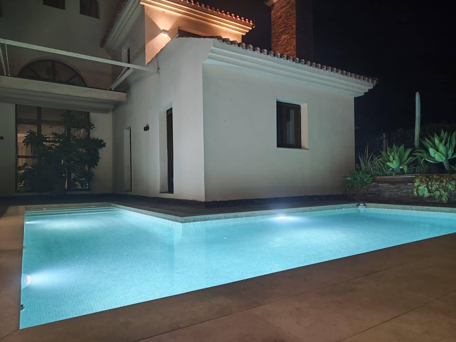 5 bedroom Villa for sale in Bollullos de la Mitacion with pool garage - € 995,000 (Ref: 9778247)