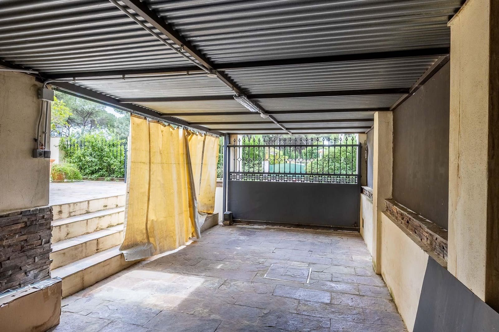 5 bedroom Villa for sale in Bollullos de la Mitacion with pool garage - € 995,000 (Ref: 9778247)