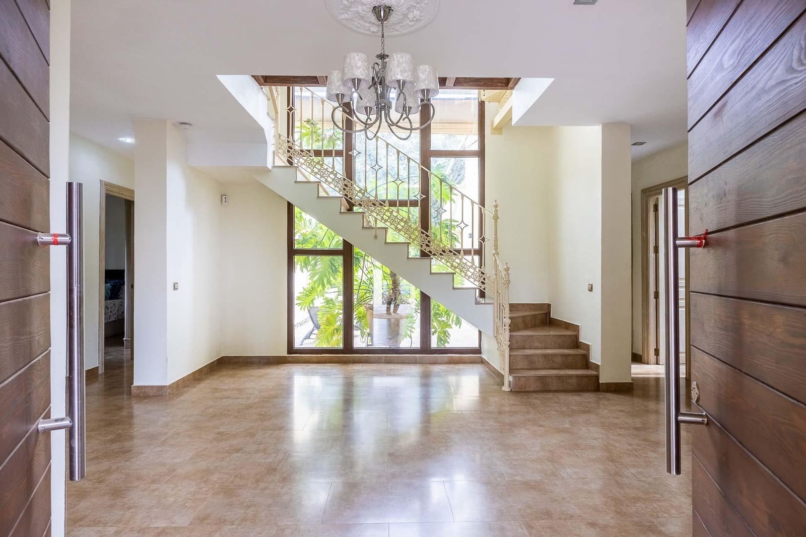 5 bedroom Villa for sale in Bollullos de la Mitacion with pool garage - € 995,000 (Ref: 9778247)