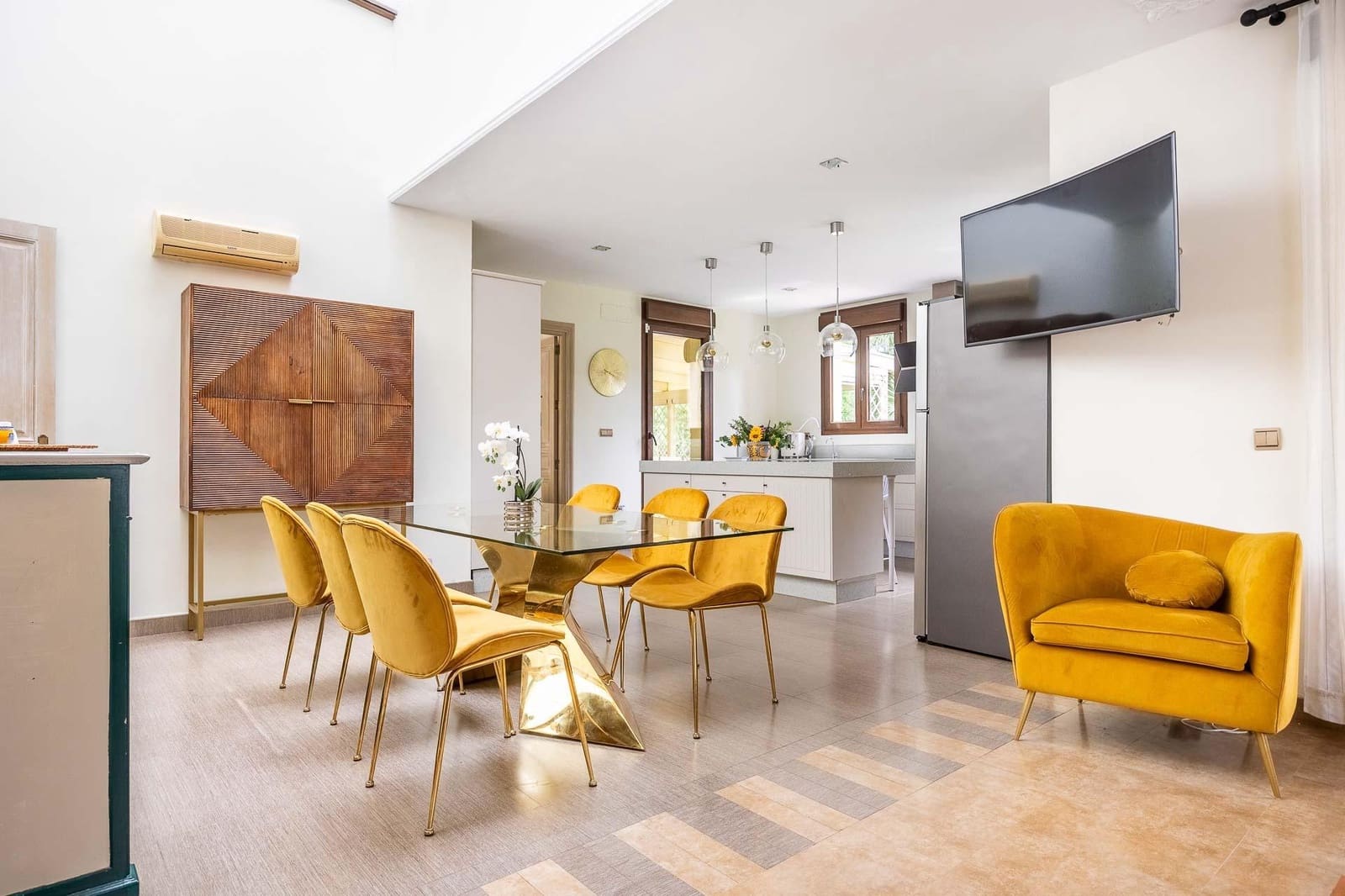 5 bedroom Villa for sale in Bollullos de la Mitacion with pool garage - € 995,000 (Ref: 9778247)