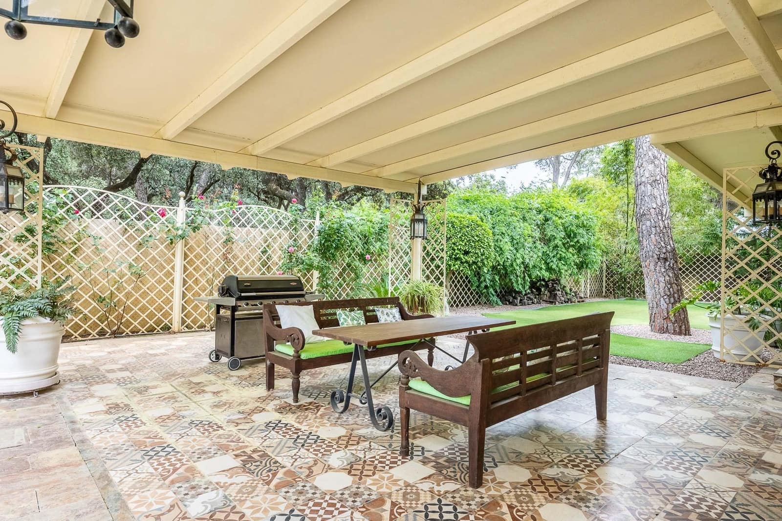 5 bedroom Villa for sale in Bollullos de la Mitacion with pool garage - € 995,000 (Ref: 9778247)