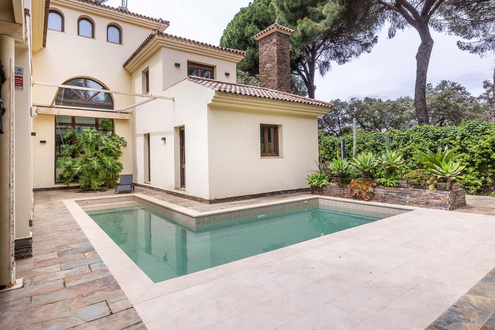 5 bedroom Villa for sale in Bollullos de la Mitacion with pool garage - € 995,000 (Ref: 9778247)