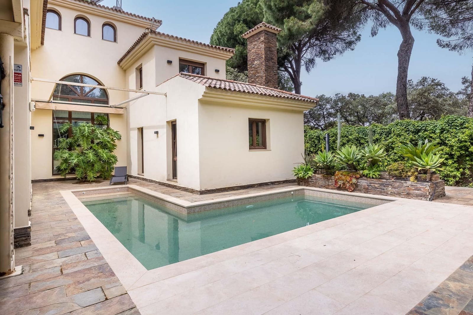 5 bedroom Villa for sale in Bollullos de la Mitacion with pool garage - € 995,000 (Ref: 9778247)