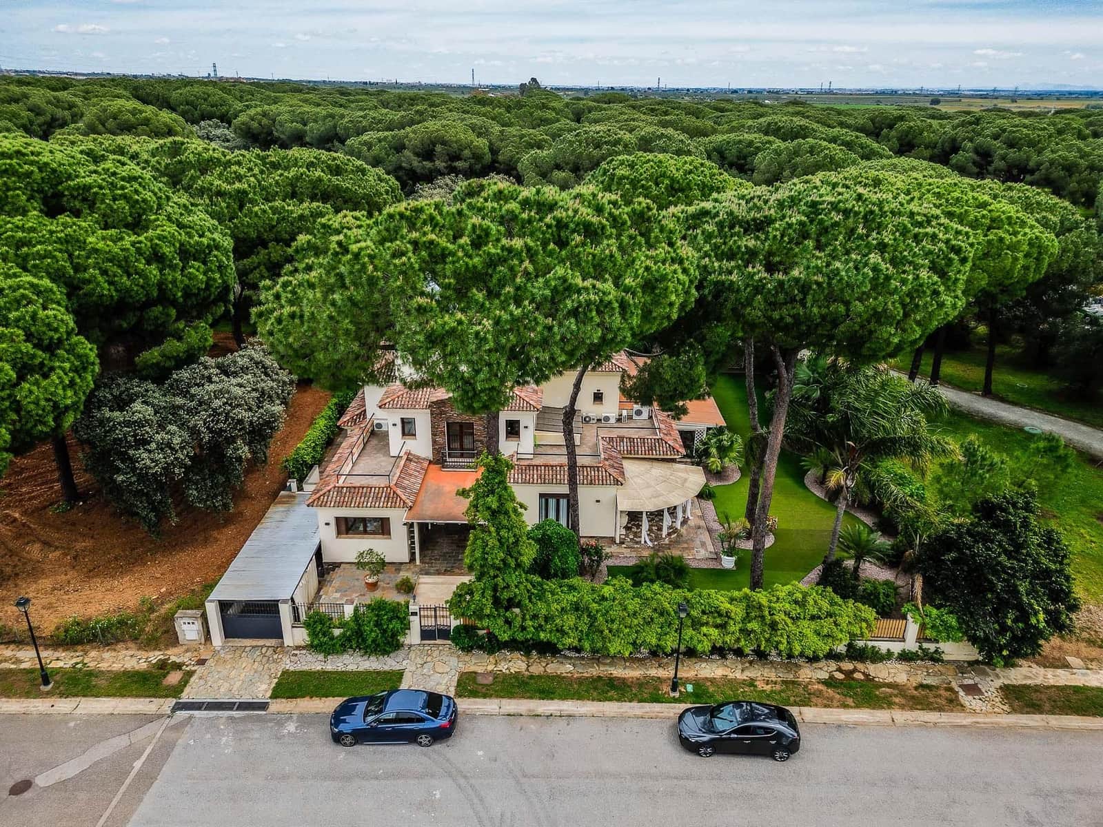 5 bedroom Villa for sale in Bollullos de la Mitacion with pool garage - € 995,000 (Ref: 9778247)