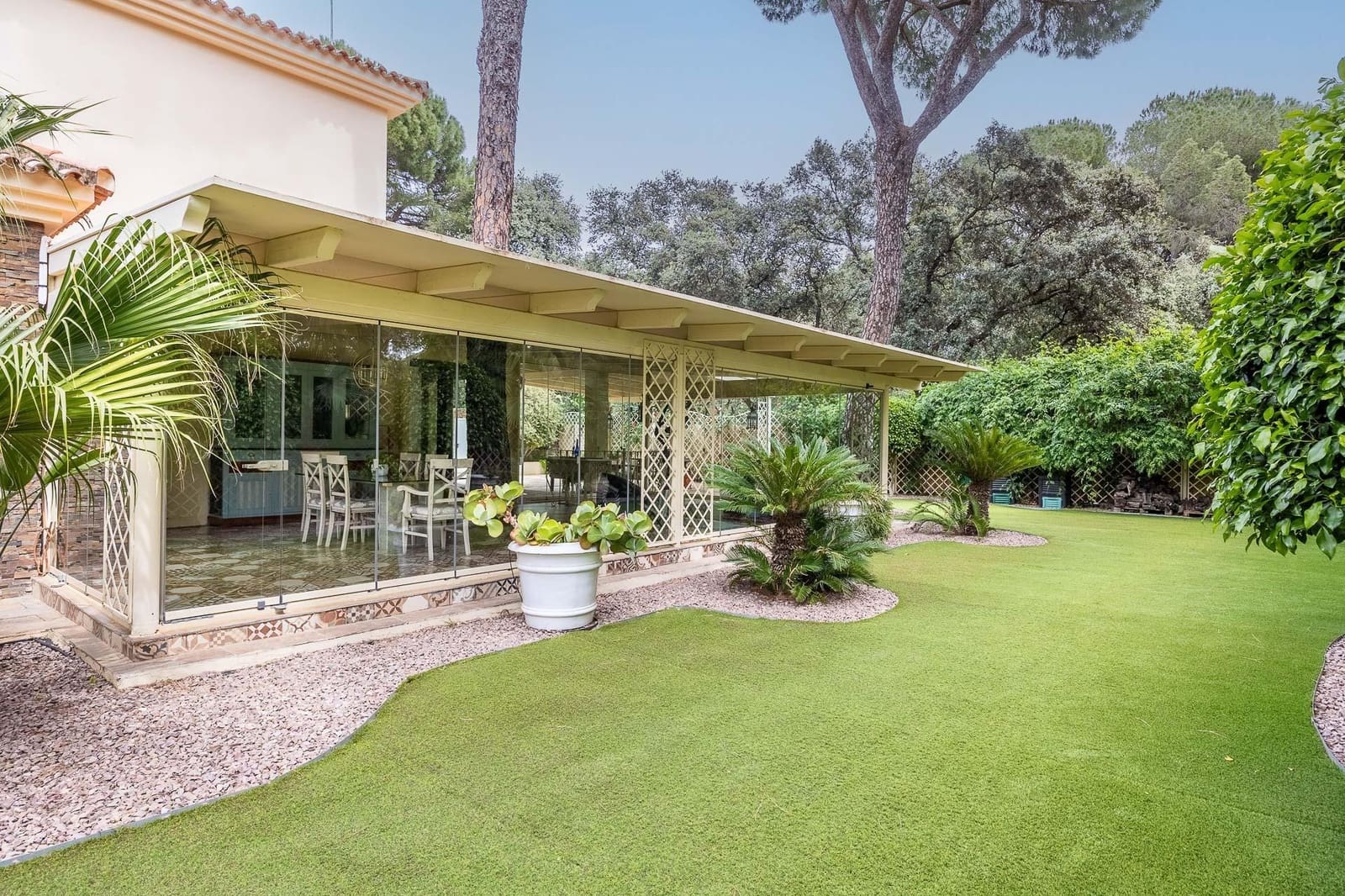 5 bedroom Villa for sale in Bollullos de la Mitacion with pool garage - € 995,000 (Ref: 9778247)