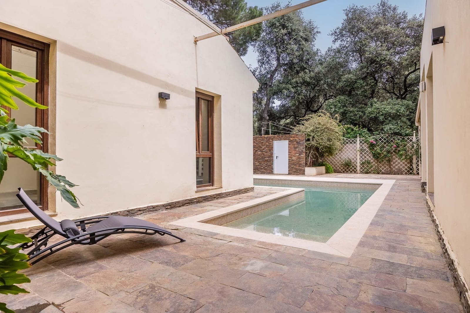 5 bedroom Villa for sale in Bollullos de la Mitacion with pool garage - € 995,000 (Ref: 9778247)