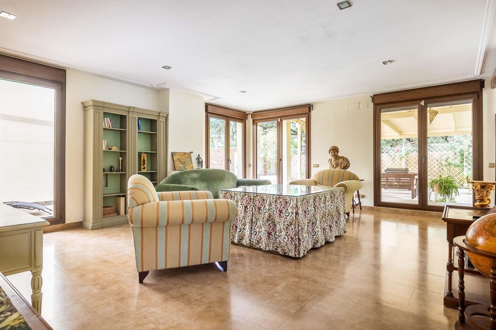 5 bedroom Villa for sale in Bollullos de la Mitacion with pool garage - € 995,000 (Ref: 9778247)