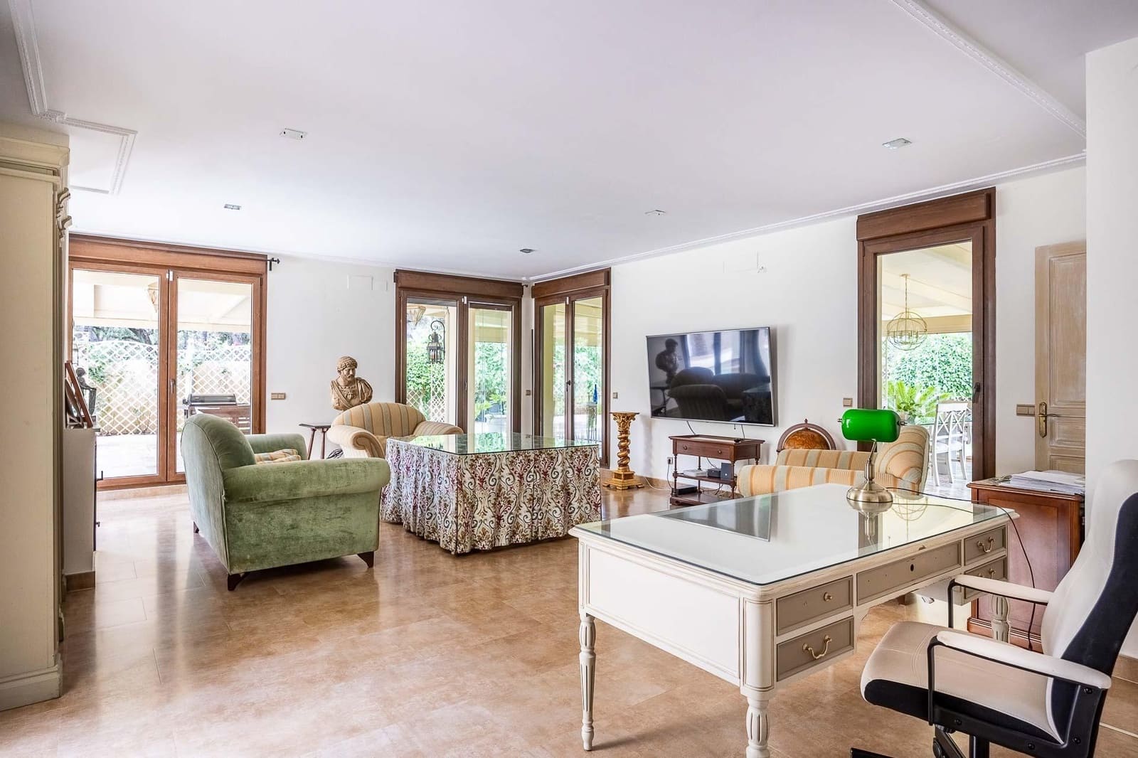 5 bedroom Villa for sale in Bollullos de la Mitacion with pool garage - € 995,000 (Ref: 9778247)