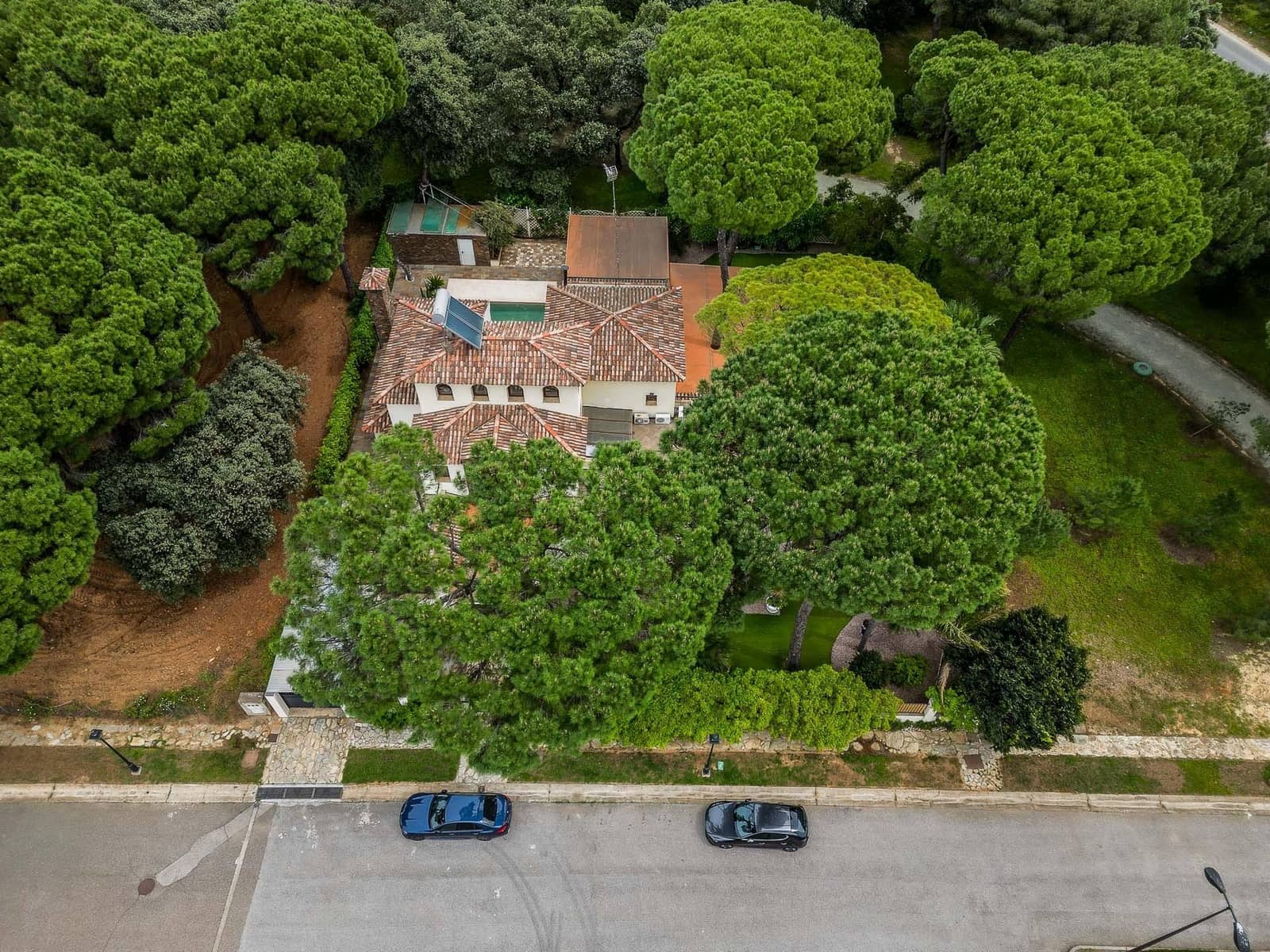 5 bedroom Villa for sale in Bollullos de la Mitacion with pool garage - € 995,000 (Ref: 9778247)