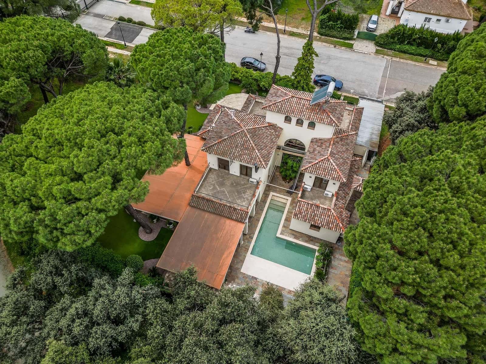 5 bedroom Villa for sale in Bollullos de la Mitacion with pool garage - € 995,000 (Ref: 9778247)