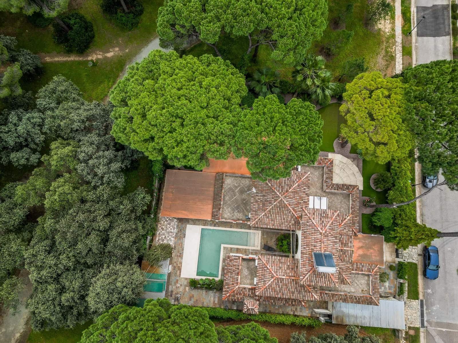 5 bedroom Villa for sale in Bollullos de la Mitacion with pool garage - € 995,000 (Ref: 9778247)