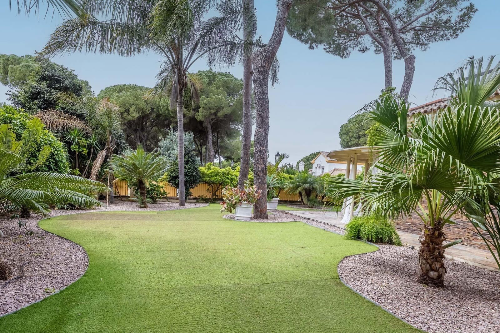 5 bedroom Villa for sale in Bollullos de la Mitacion with pool garage - € 995,000 (Ref: 9778247)