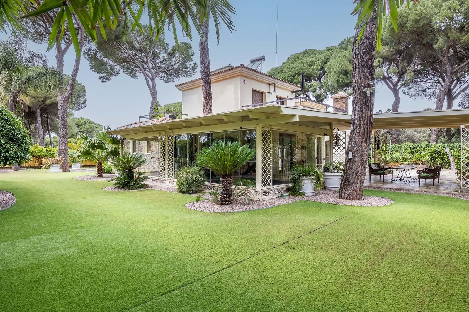 5 bedroom Villa for sale in Bollullos de la Mitacion with pool garage - € 995,000 (Ref: 9778247)