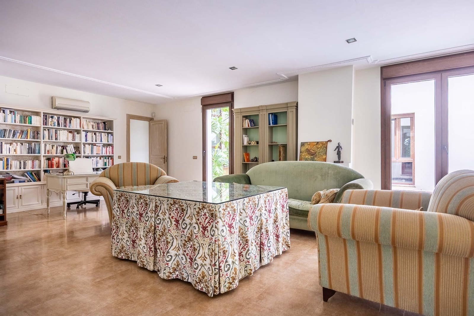 5 bedroom Villa for sale in Bollullos de la Mitacion with pool garage - € 995,000 (Ref: 9778247)