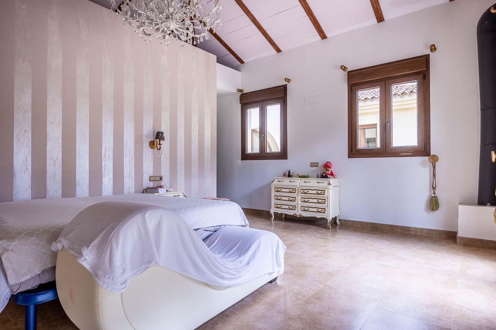 5 bedroom Villa for sale in Bollullos de la Mitacion with pool garage - € 995,000 (Ref: 9778247)