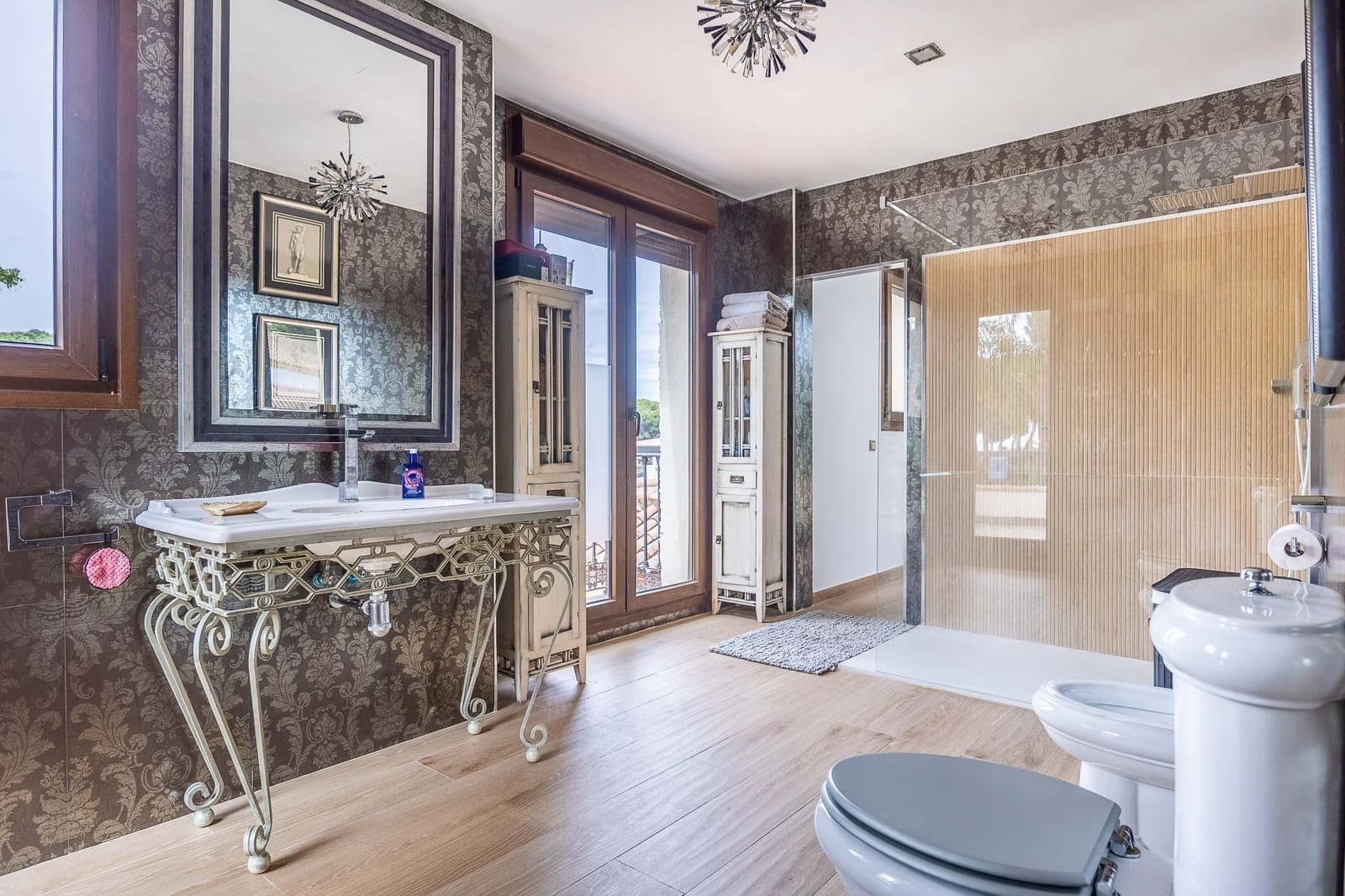 5 bedroom Villa for sale in Bollullos de la Mitacion with pool garage - € 995,000 (Ref: 9778247)