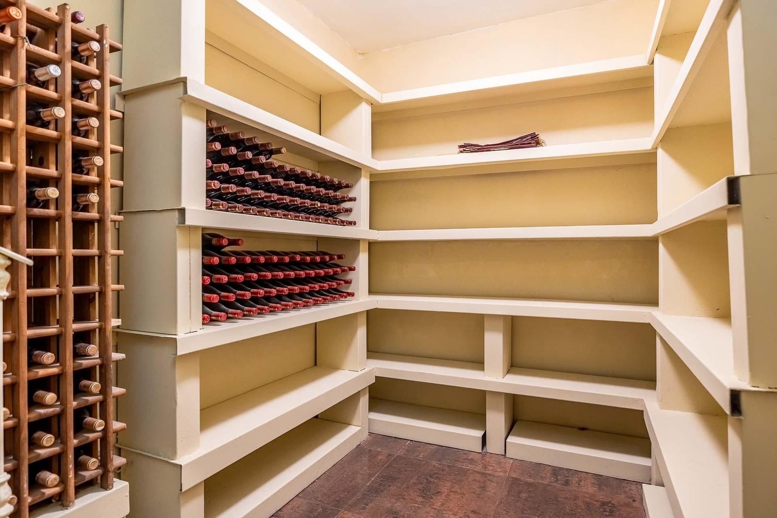 5 bedroom Villa for sale in Bollullos de la Mitacion with pool garage - € 995,000 (Ref: 9778247)