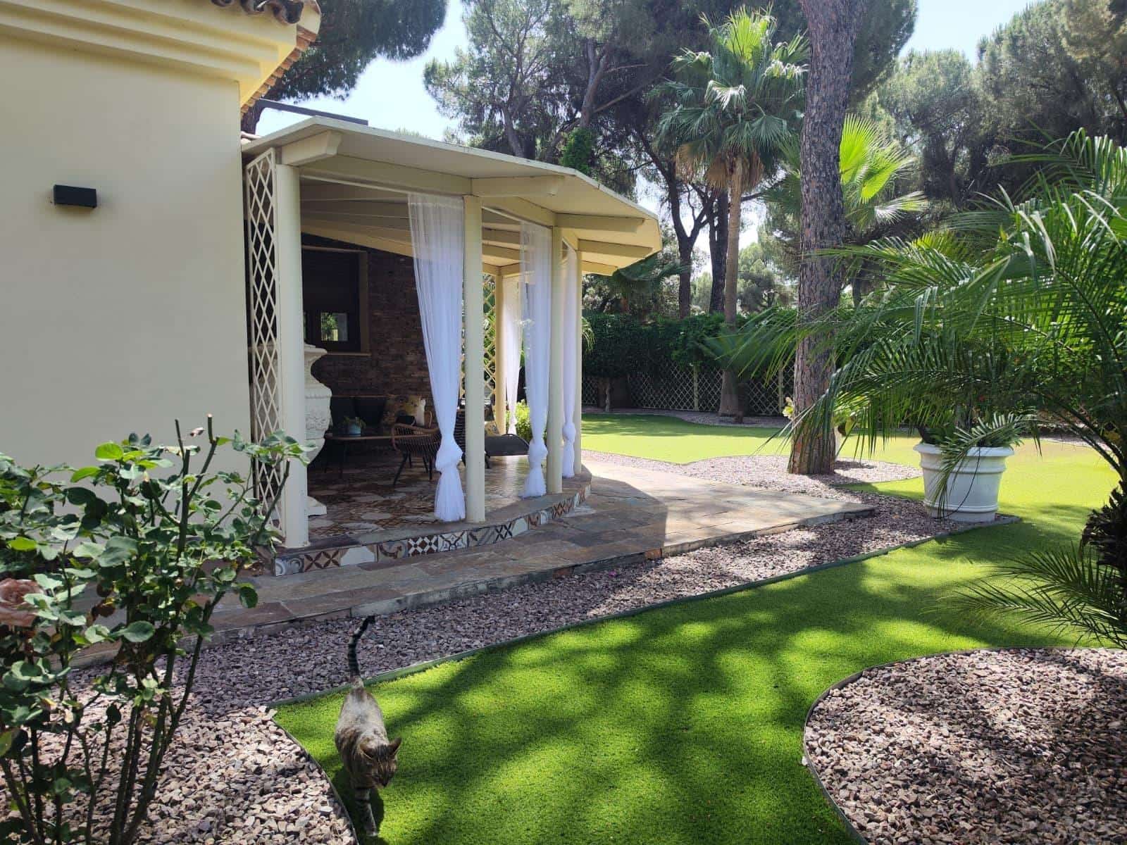 5 bedroom Villa for sale in Bollullos de la Mitacion with pool garage - € 995,000 (Ref: 9778247)