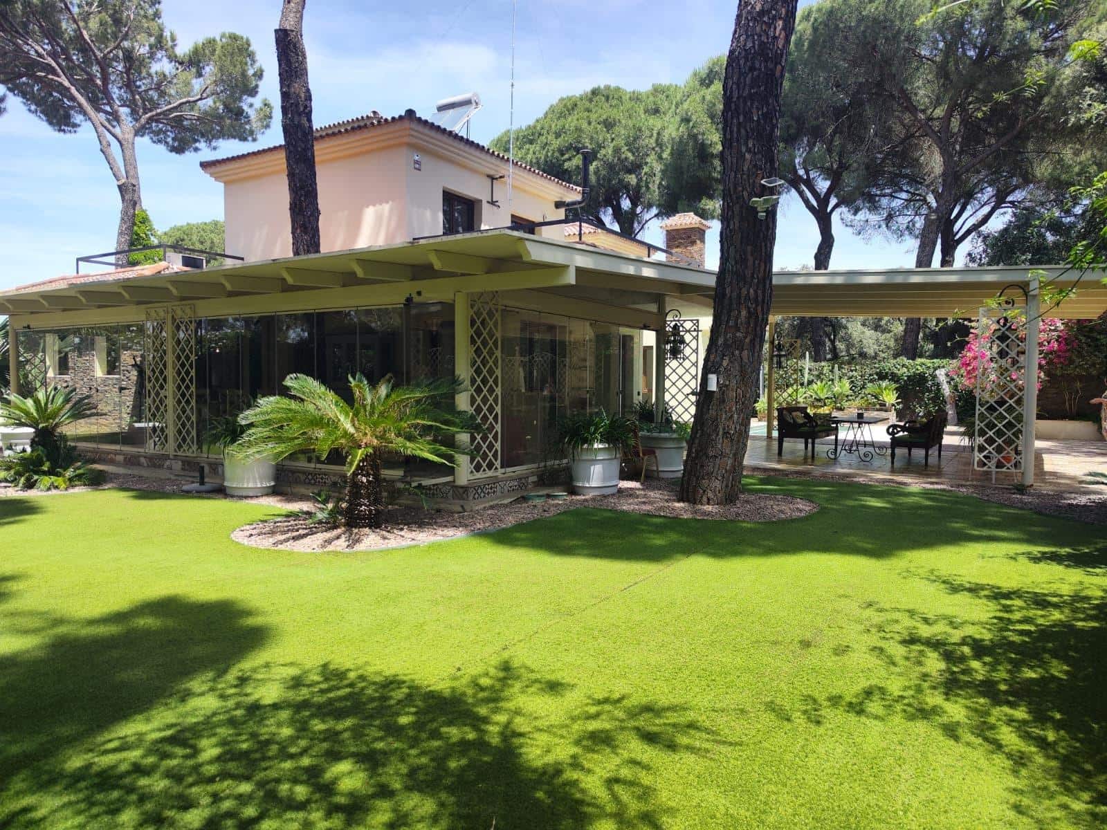 5 bedroom Villa for sale in Bollullos de la Mitacion with pool garage - € 995,000 (Ref: 9778247)