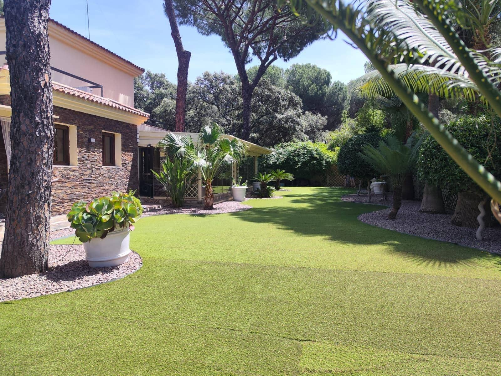 5 bedroom Villa for sale in Bollullos de la Mitacion with pool garage - € 995,000 (Ref: 9778247)