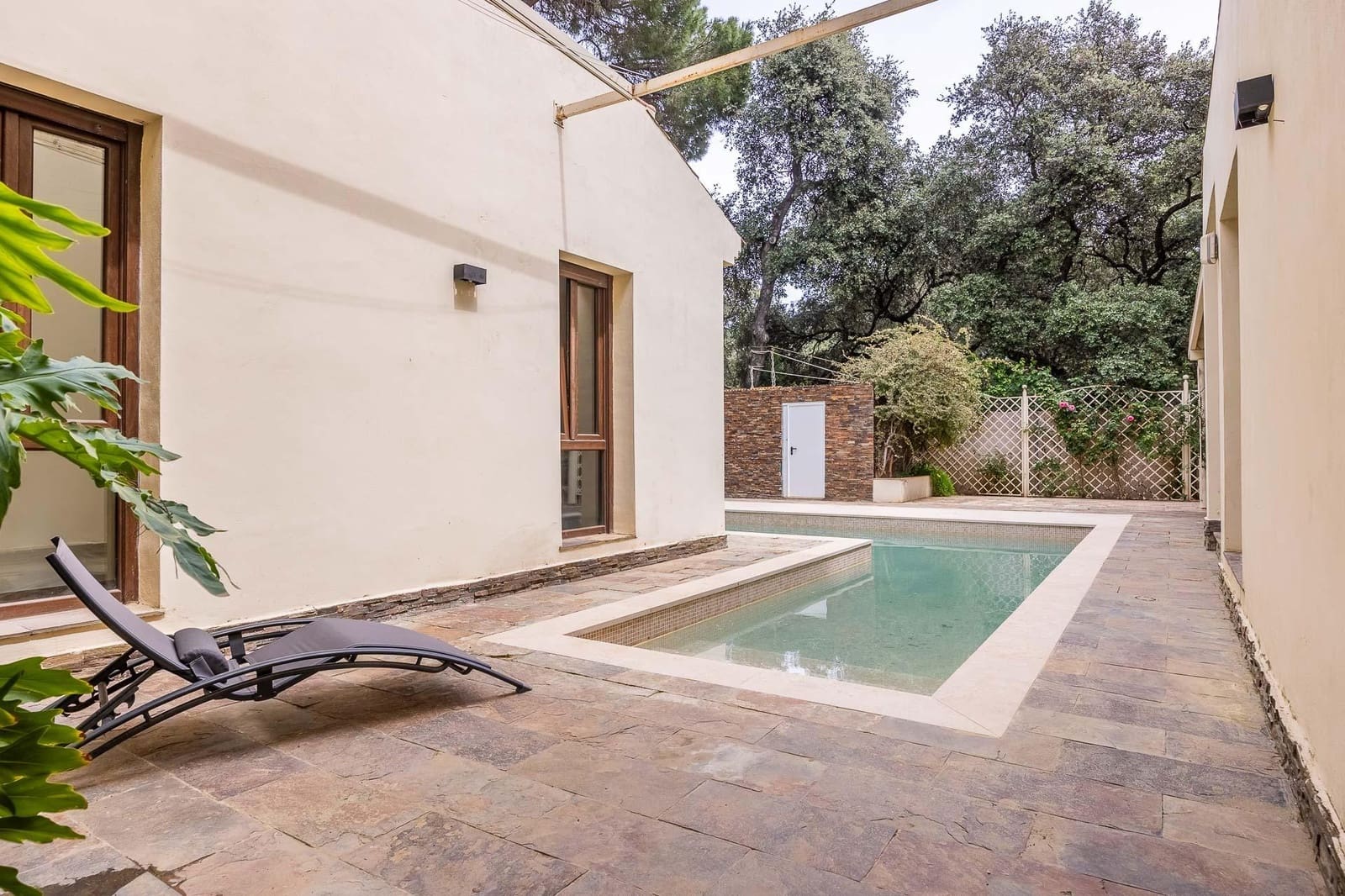 5 bedroom Villa for sale in Bollullos de la Mitacion with pool garage - € 995,000 (Ref: 9778247)