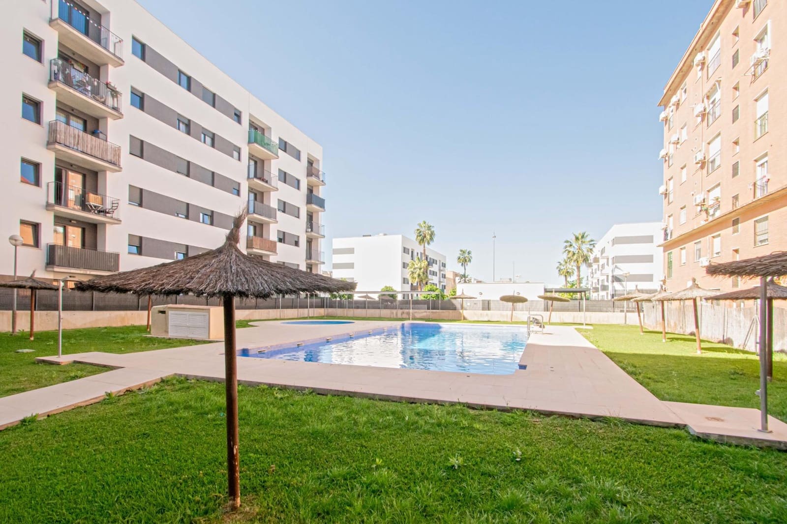 2 makuuhuone Asunto myytävänä paikassa Sevilla kaupunki mukana uima-altaan 
autotalli - 245 000 € (Ref: 9778248)