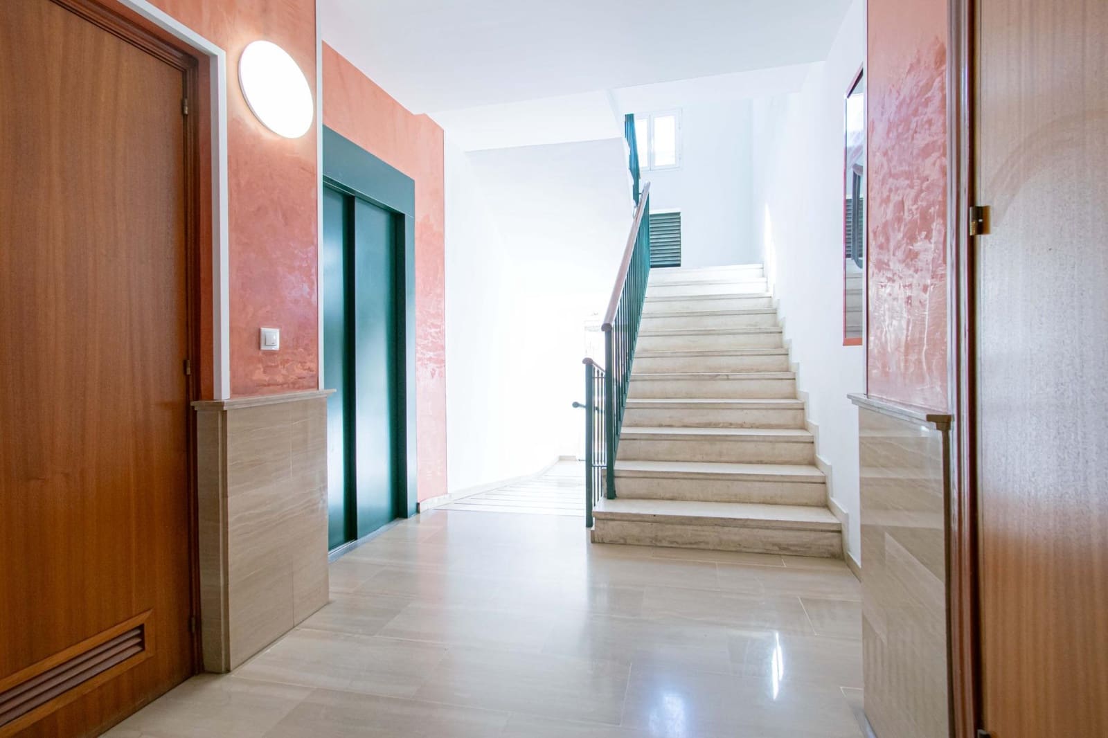 2 makuuhuone Asunto myytävänä paikassa Sevilla kaupunki mukana uima-altaan 
autotalli - 245 000 € (Ref: 9778248)