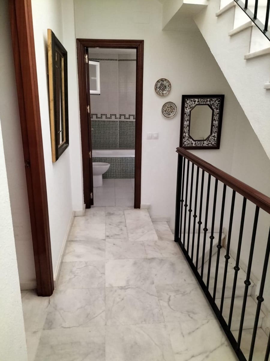 4 bedroom Townhouse for sale in Alcala de Guadaira - € 343,150 (Ref: 9778249)