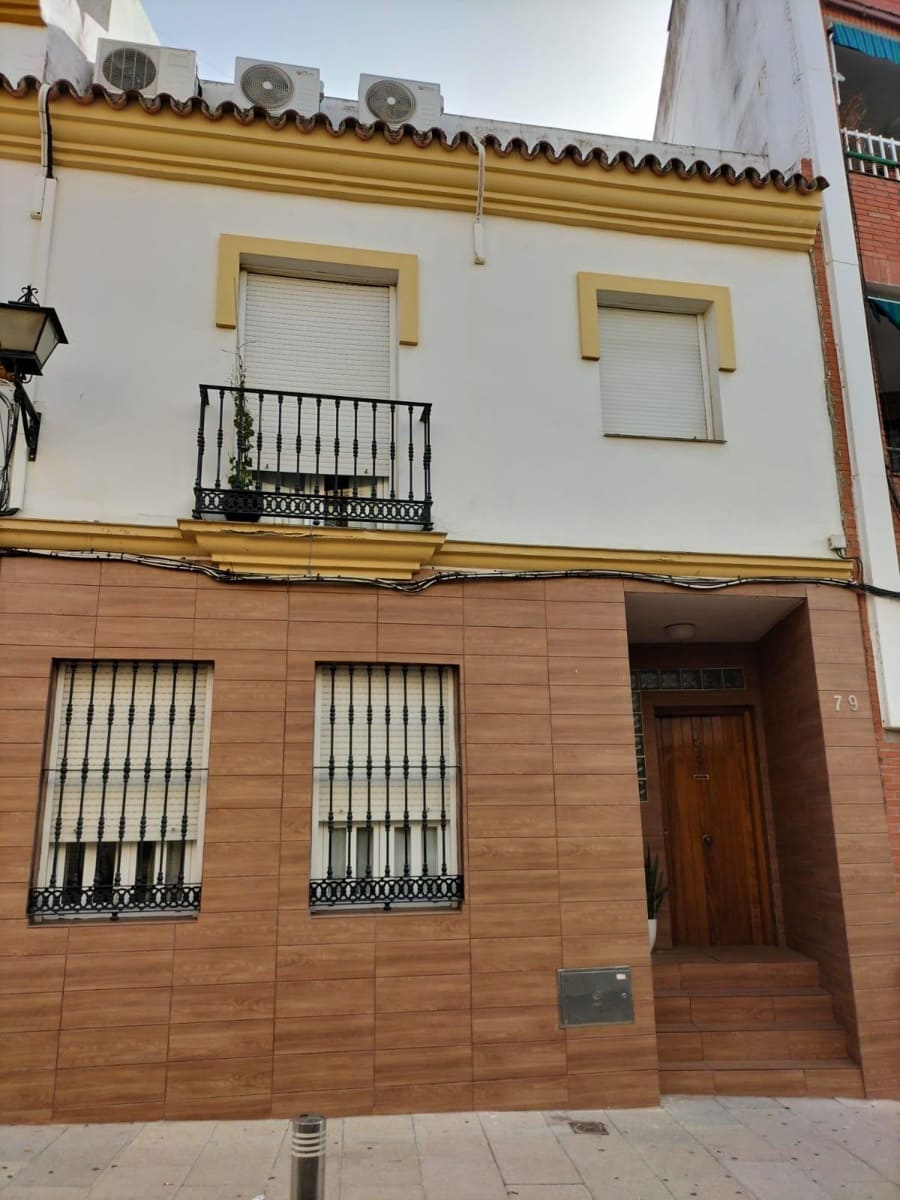 4 bedroom Townhouse for sale in Alcala de Guadaira - € 343,150 (Ref: 9778249)