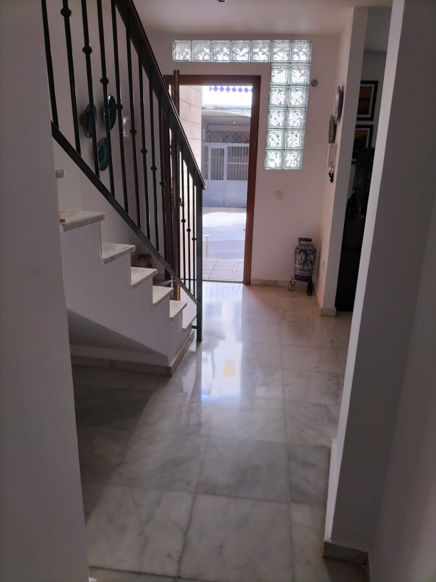 4 bedroom Townhouse for sale in Alcala de Guadaira - € 343,150 (Ref: 9778249)