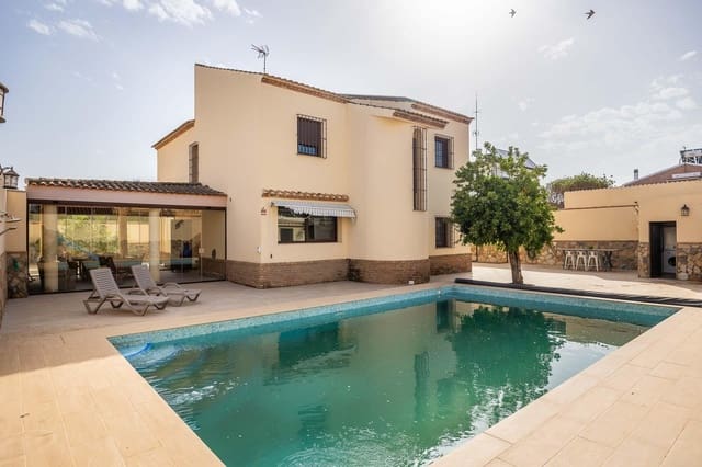 5 soveværelse Villa til leje i Montequinto, Dos Hermanas med swimmingpool - € 6.000 (Ref: 9780666)