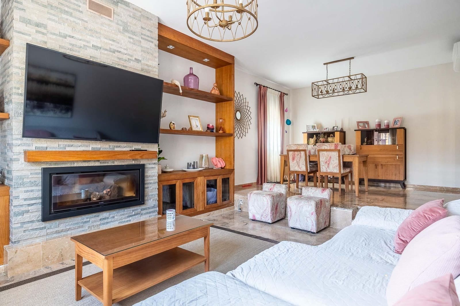 5 quarto Moradia para arrendar em Montequinto com piscina - 6 000 € (Ref: 9780666)