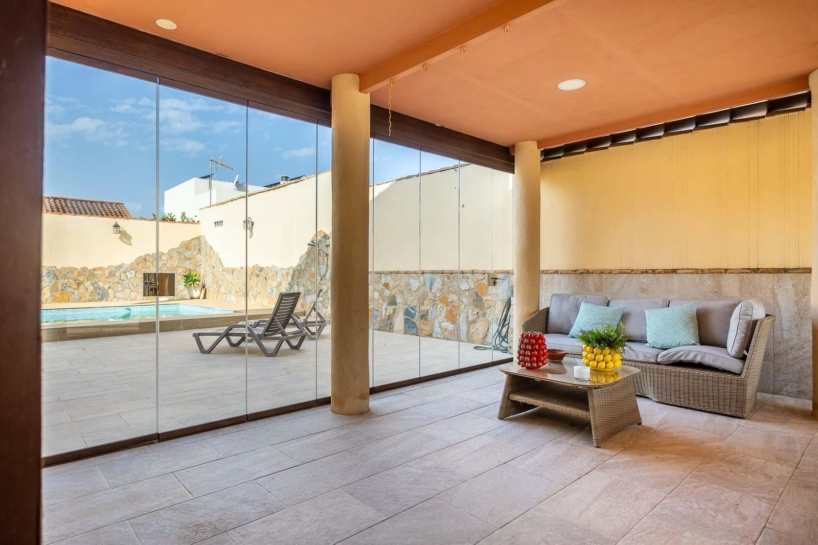 5 quarto Moradia para arrendar em Montequinto com piscina - 6 000 € (Ref: 9780666)