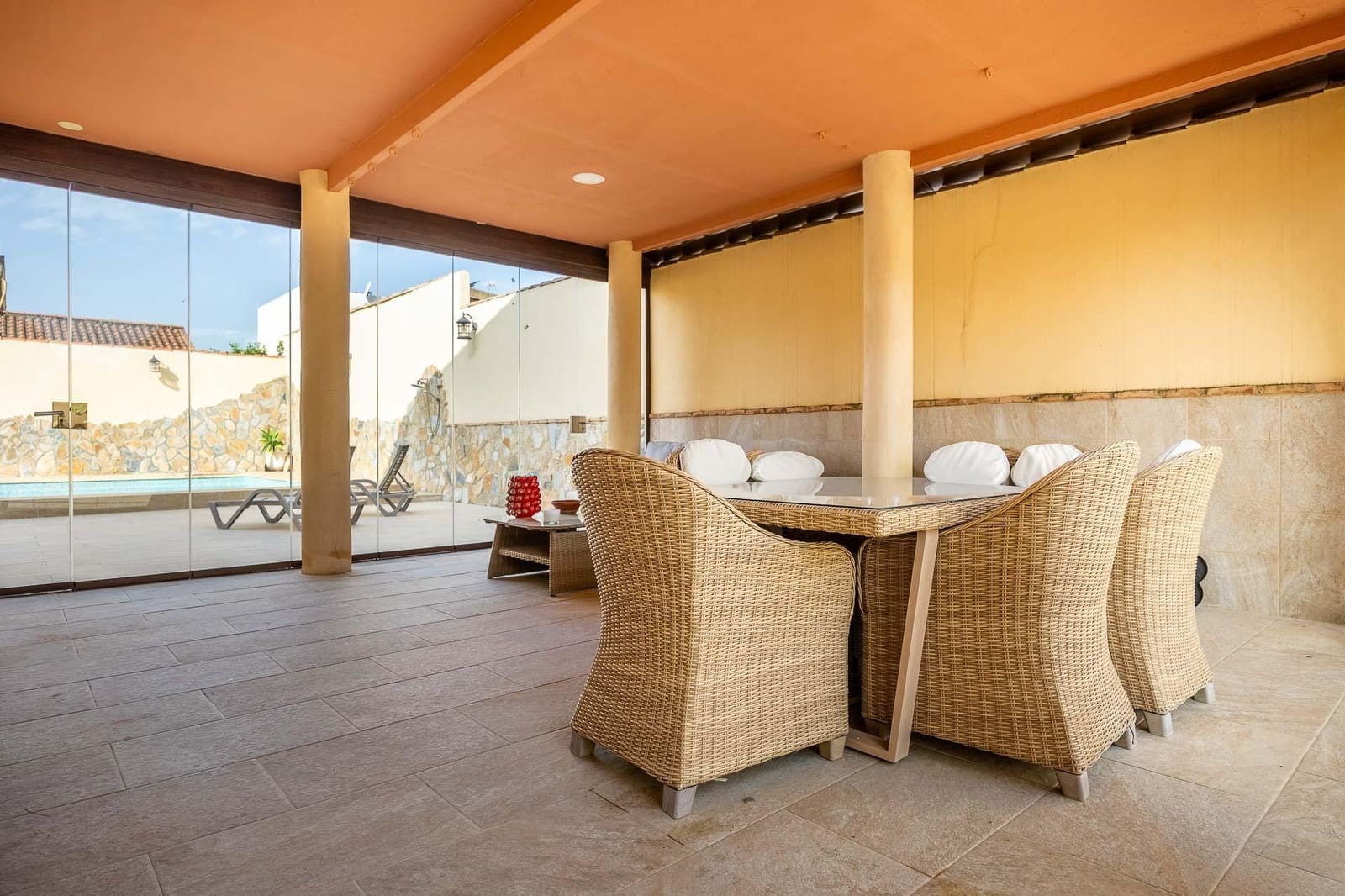 5 quarto Moradia para arrendar em Montequinto com piscina - 6 000 € (Ref: 9780666)