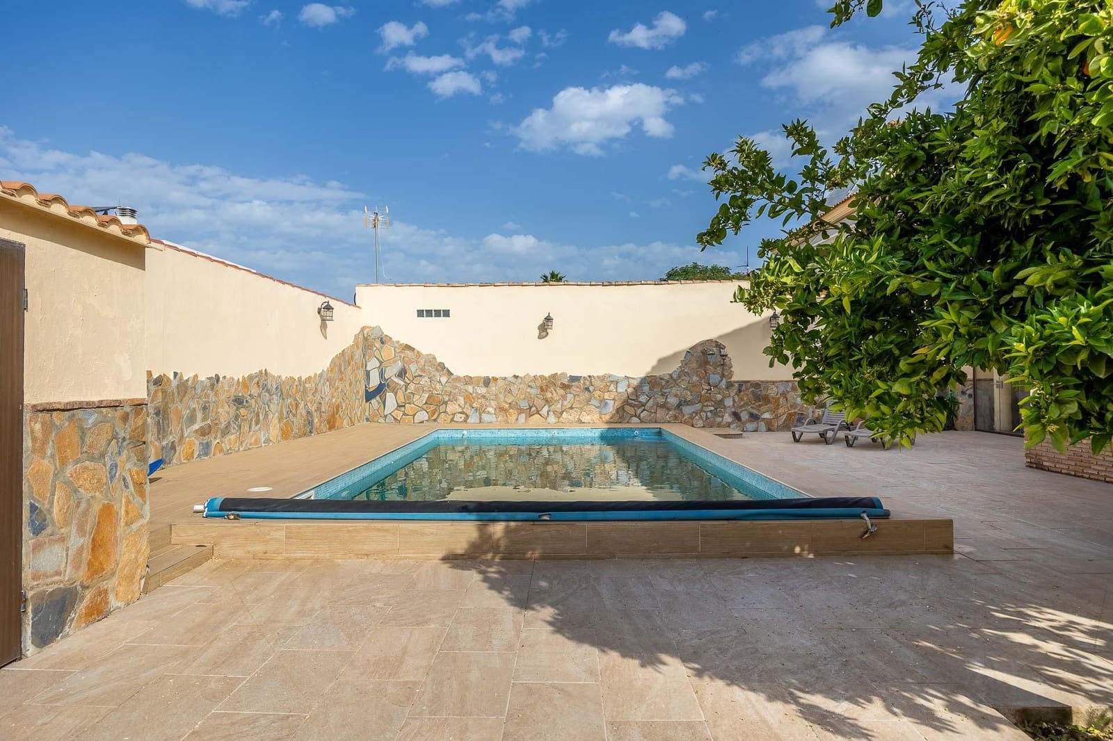 5 quarto Moradia para arrendar em Montequinto com piscina - 6 000 € (Ref: 9780666)