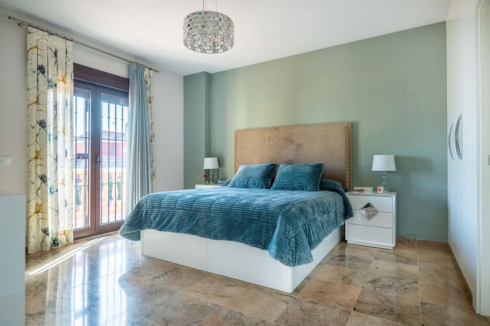 5 quarto Moradia para arrendar em Montequinto com piscina - 6 000 € (Ref: 9780666)