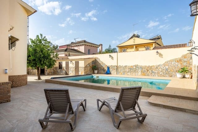 5 soveværelse Villa til leje i Montequinto, Dos Hermanas med swimmingpool - € 6.000 (Ref: 9780666)