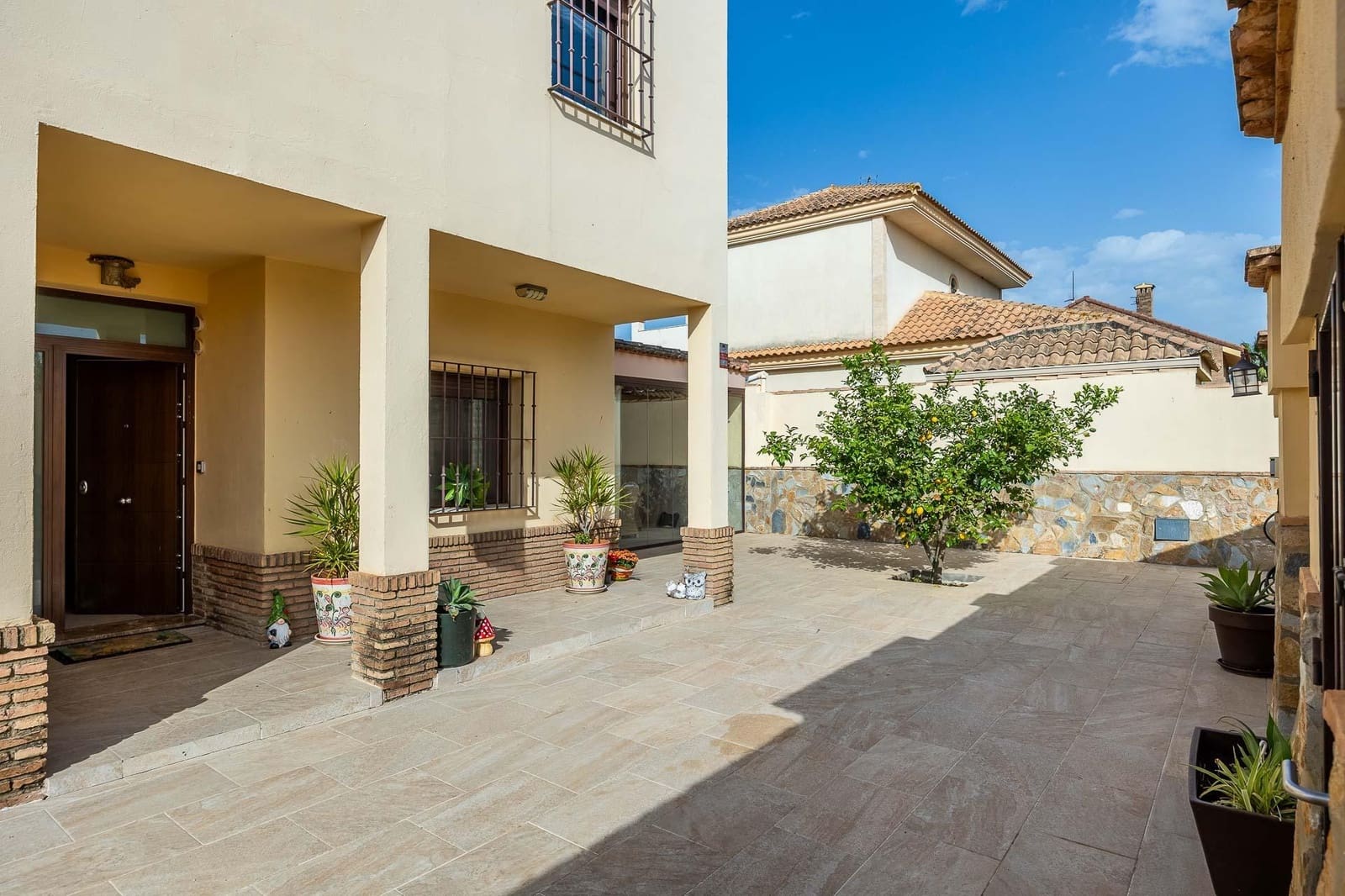 5 quarto Moradia para arrendar em Montequinto com piscina - 6 000 € (Ref: 9780666)