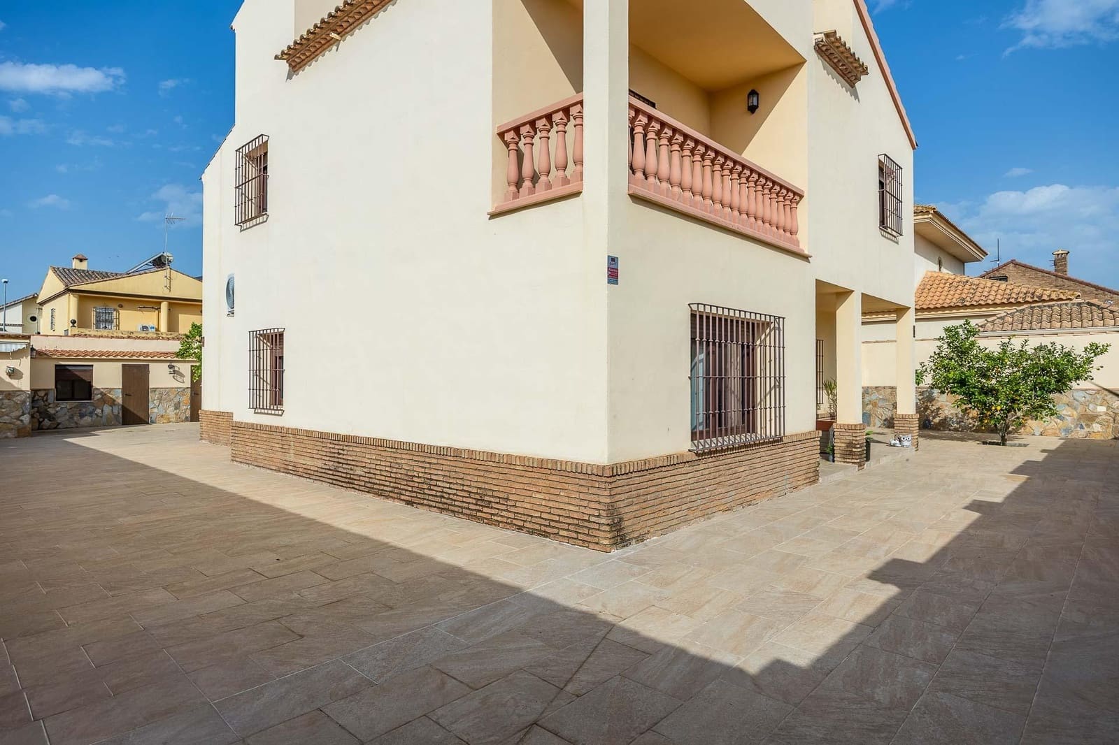 5 quarto Moradia para arrendar em Montequinto com piscina - 6 000 € (Ref: 9780666)