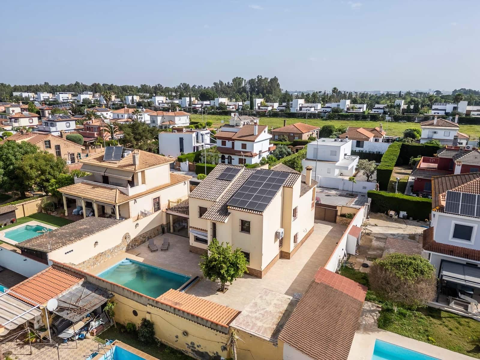 5 quarto Moradia para arrendar em Montequinto com piscina - 6 000 € (Ref: 9780666)