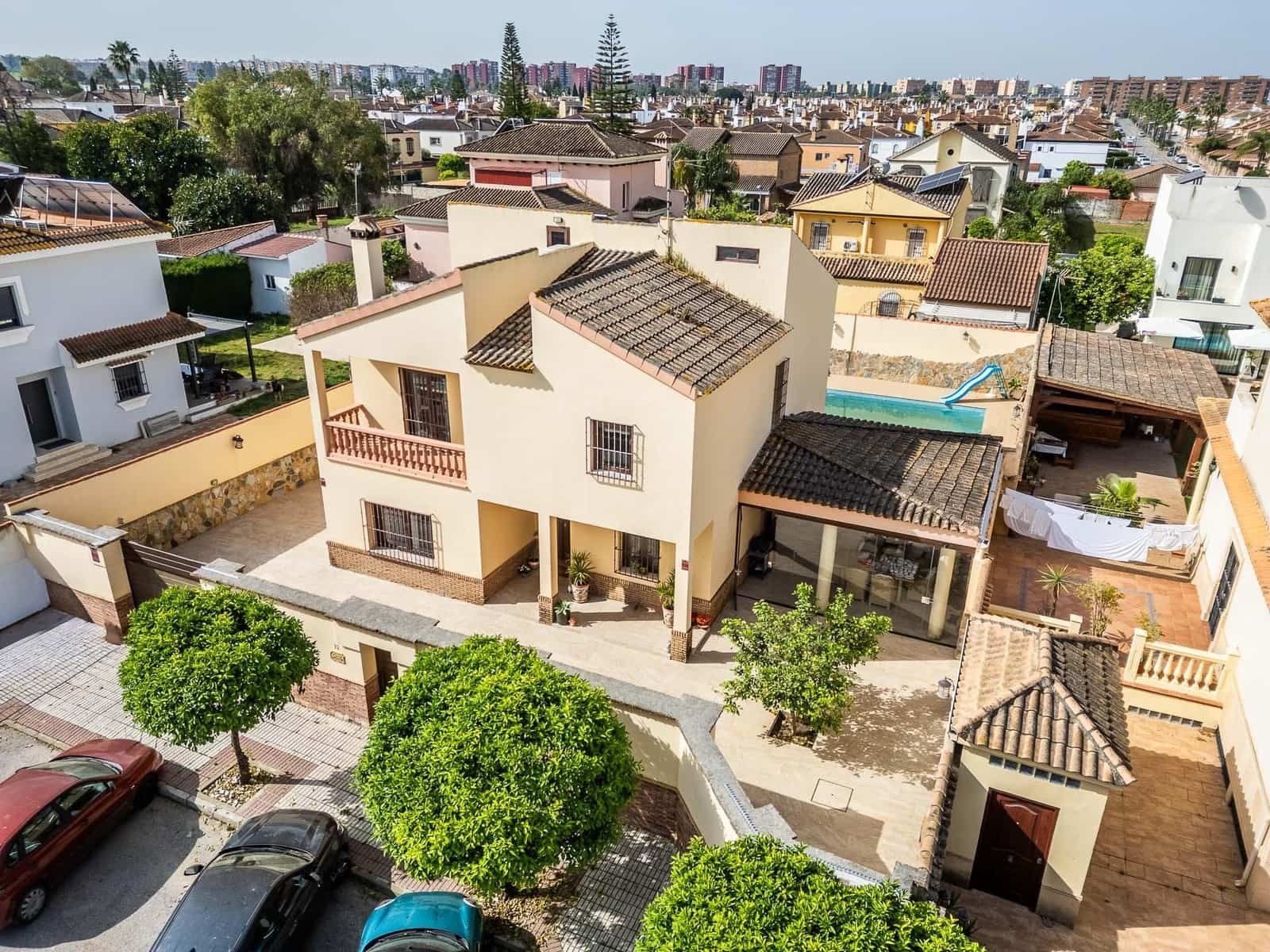 5 quarto Moradia para arrendar em Montequinto com piscina - 6 000 € (Ref: 9780666)