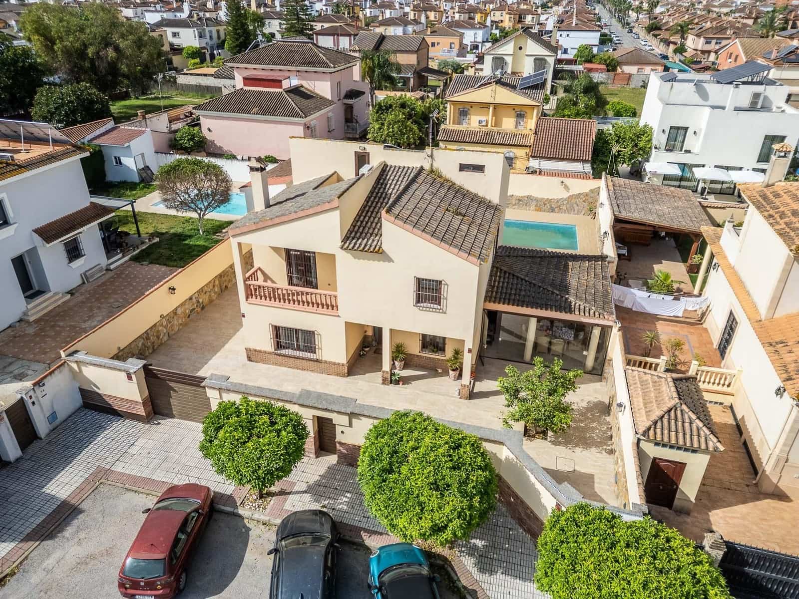 5 quarto Moradia para arrendar em Montequinto com piscina - 6 000 € (Ref: 9780666)