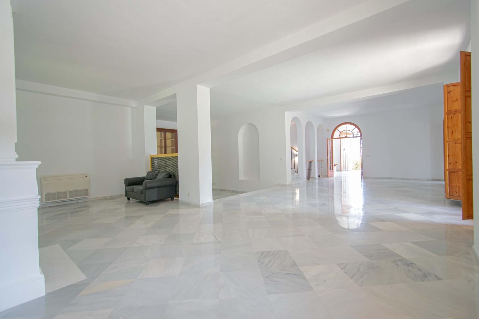 6 sypialnia Willa na sprzedaż w Valencina de la Concepcion z basenem garażem - 1 690 000 € (Ref: 9791122)