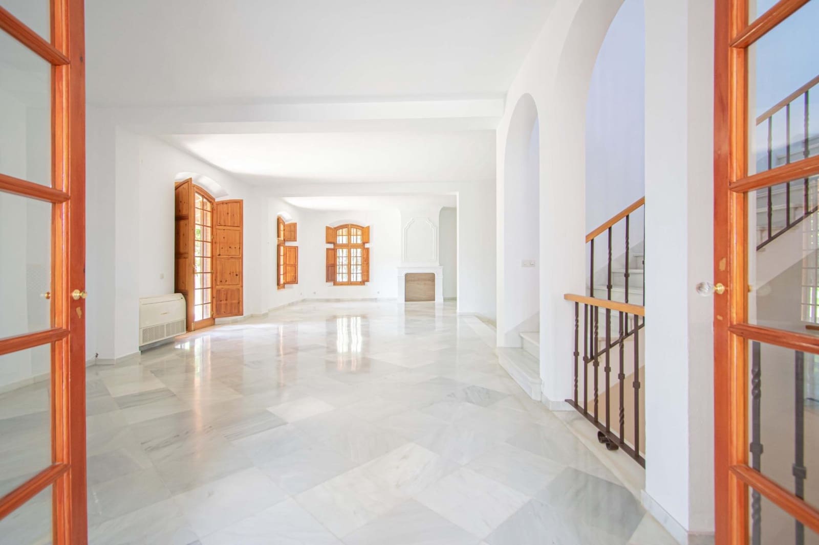 6 sypialnia Willa na sprzedaż w Valencina de la Concepcion z basenem garażem - 1 690 000 € (Ref: 9791122)