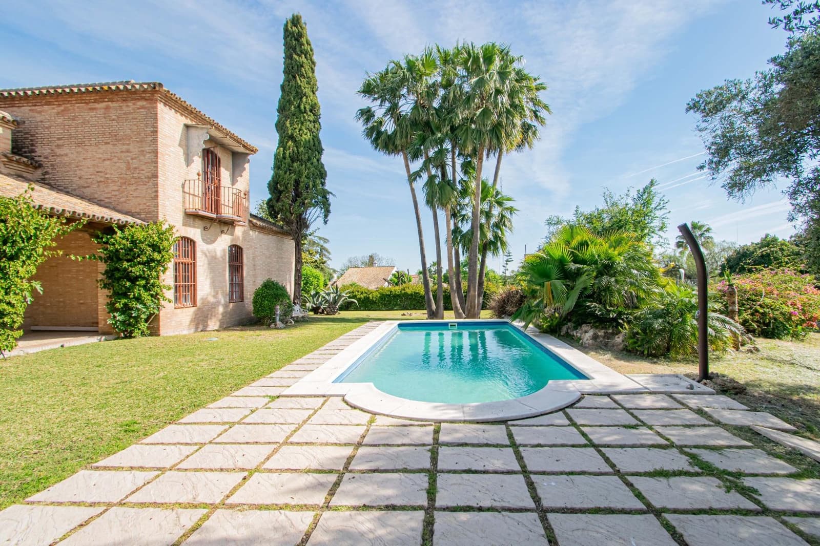 6 sypialnia Willa na sprzedaż w Valencina de la Concepcion z basenem garażem - 1 690 000 € (Ref: 9791122)