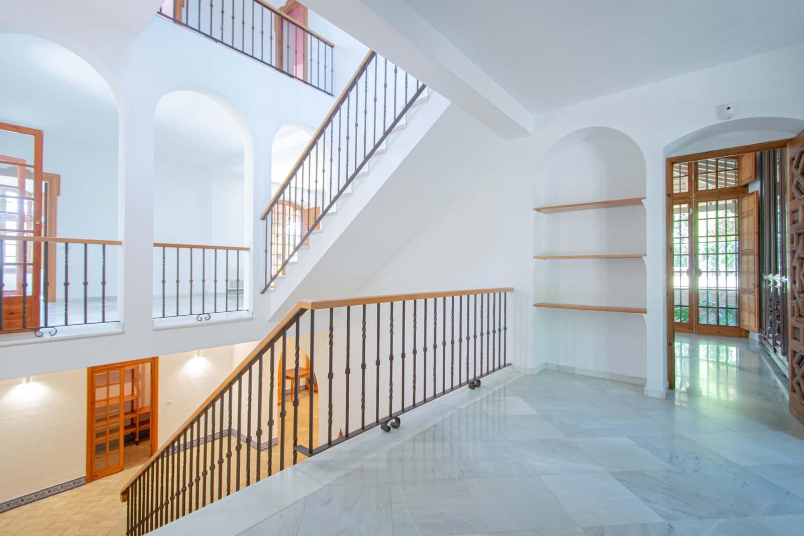 6 sypialnia Willa na sprzedaż w Valencina de la Concepcion z basenem garażem - 1 690 000 € (Ref: 9791122)